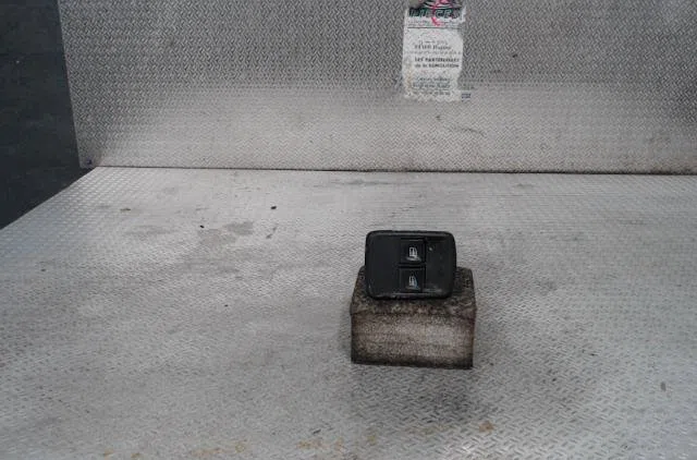 Commande lève-glace porte avant gauche RENAULT TRAFIC 3 COURT  TRAFIC 3 COURT PHASE 1 occasion — photo 2