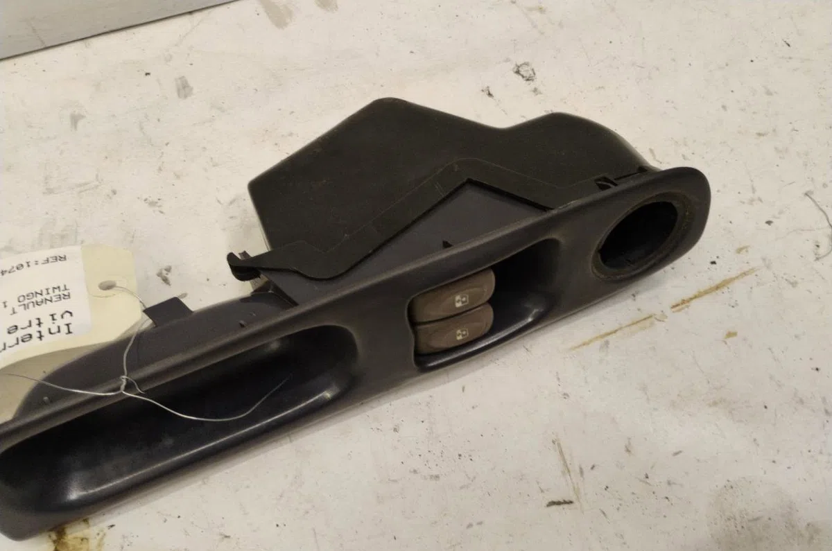 Commande lève-glace porte avant gauche RENAULT TWINGO 1 PHASE 1 occasion — photo 2