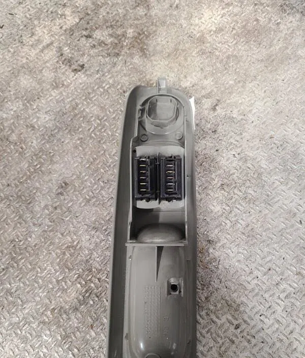 Commande lève-glace porte avant gauche RENAULT TWINGO 1  TWINGO 1 PHASE 3 occasion — photo 2