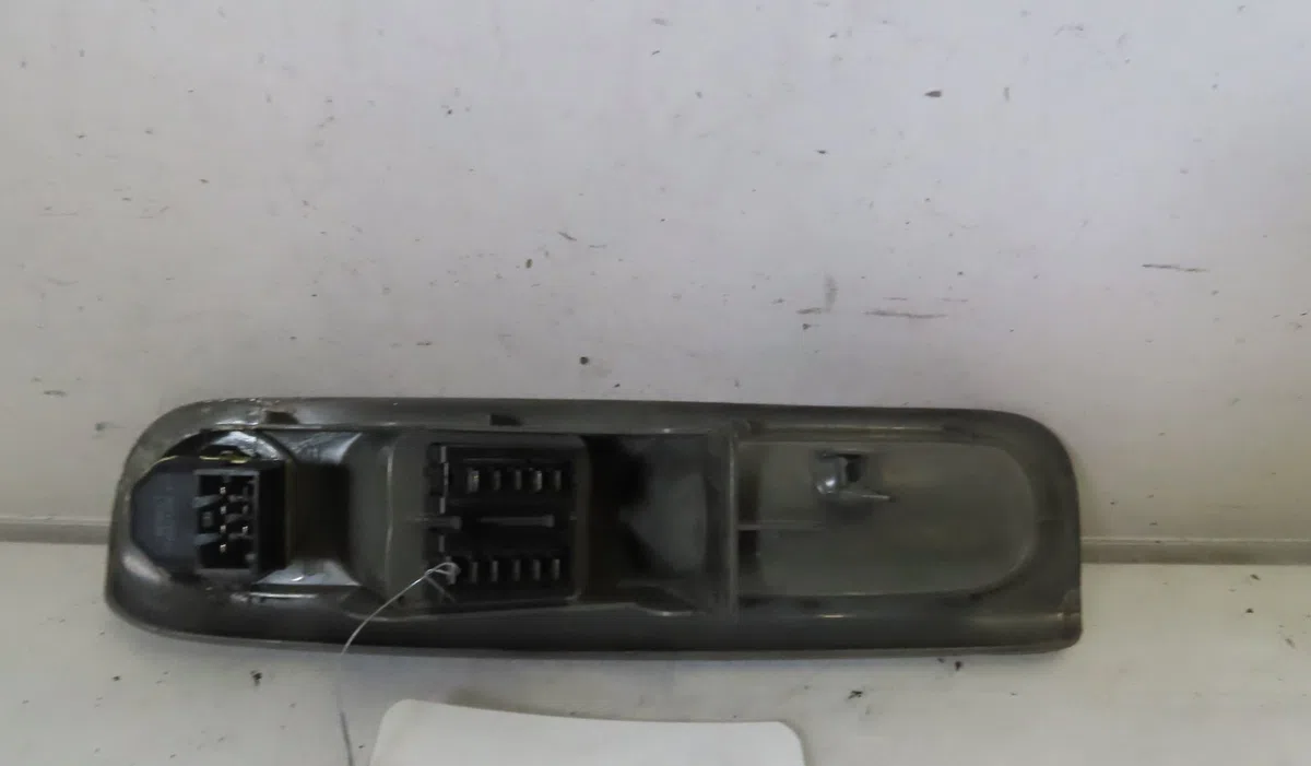 Commande lève-glace porte avant gauche RENAULT TWINGO 1999 occasion — photo 2