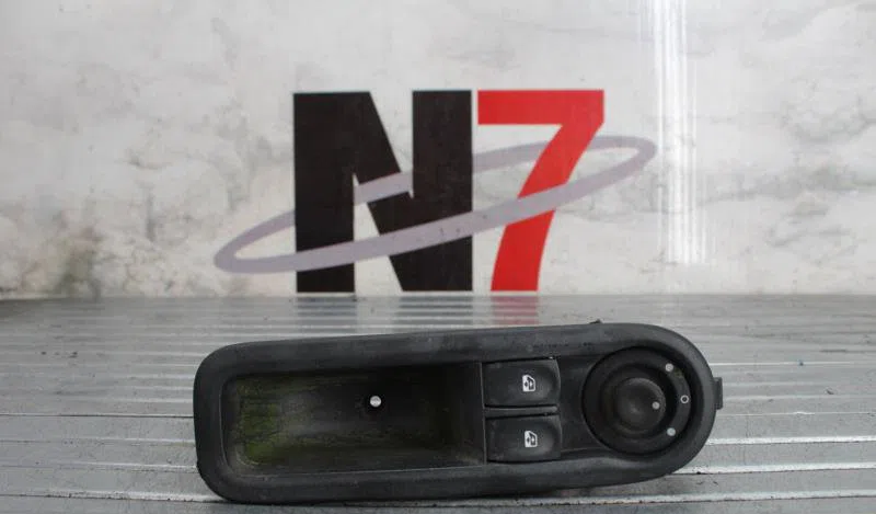 Commande lève-glace porte avant gauche RENAULT TWINGO 2 PHASE 1 occasion — photo 3