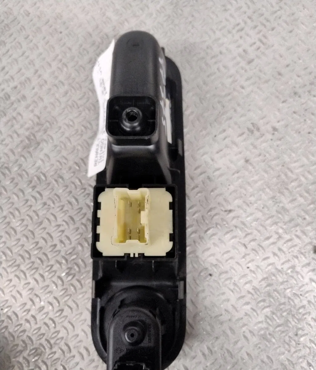 Commande lève-glace porte avant gauche RENAULT TWINGO 3  TWINGO 3 PHASE 1 occasion — photo 2