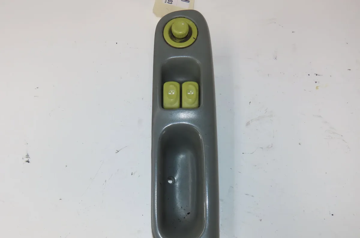 Commande lève-glace porte avant gauche Renault TWINGO I (C06_) 1.2 (c066, c068) (1996-2007) 3 portes occasion