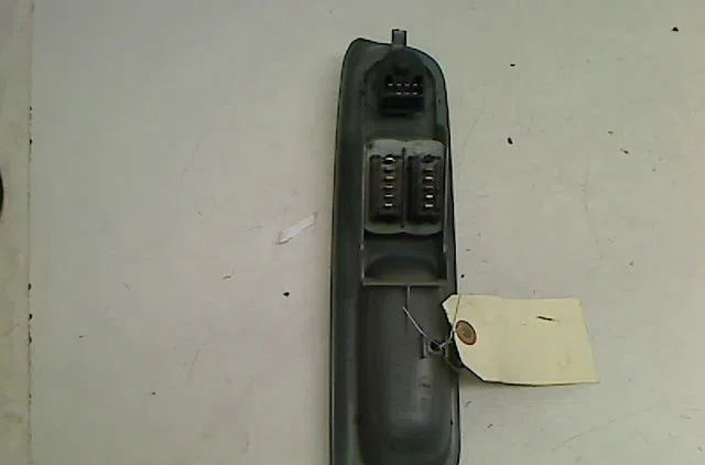 Commande lève-glace porte avant gauche Renault TWINGO I (C06_) 1.2 (c066, c068) (1996-2007) 3 portes occasion — photo 2