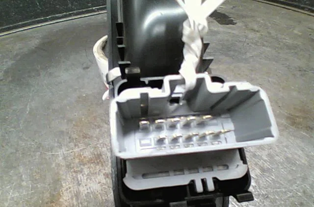 Commande lève-glace porte avant gauche Renault TWINGO II (CN0_) 1.2 16v (cn0k, cn0v) (2007) 3 portes occasion — photo 2