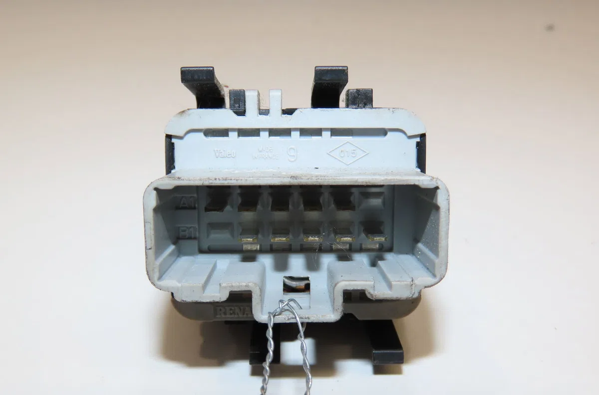 Commande lève-glace porte avant gauche Renault TWINGO II (CN0_) 1.2 16v (cn0k, cn0v) (2007) 3 portes occasion