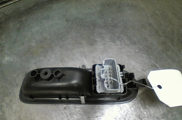 Commande lève-glace porte avant gauche Renault TWINGO II (CN0_) 1.2 (cn0d) (2007-2014) 3 portes occasion — photo 2