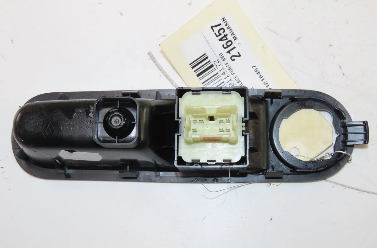 Commande lève-glace porte avant gauche Renault TWINGO III (BCM_, BCA_) 0.9 tce 95 (2019) occasion — photo 2