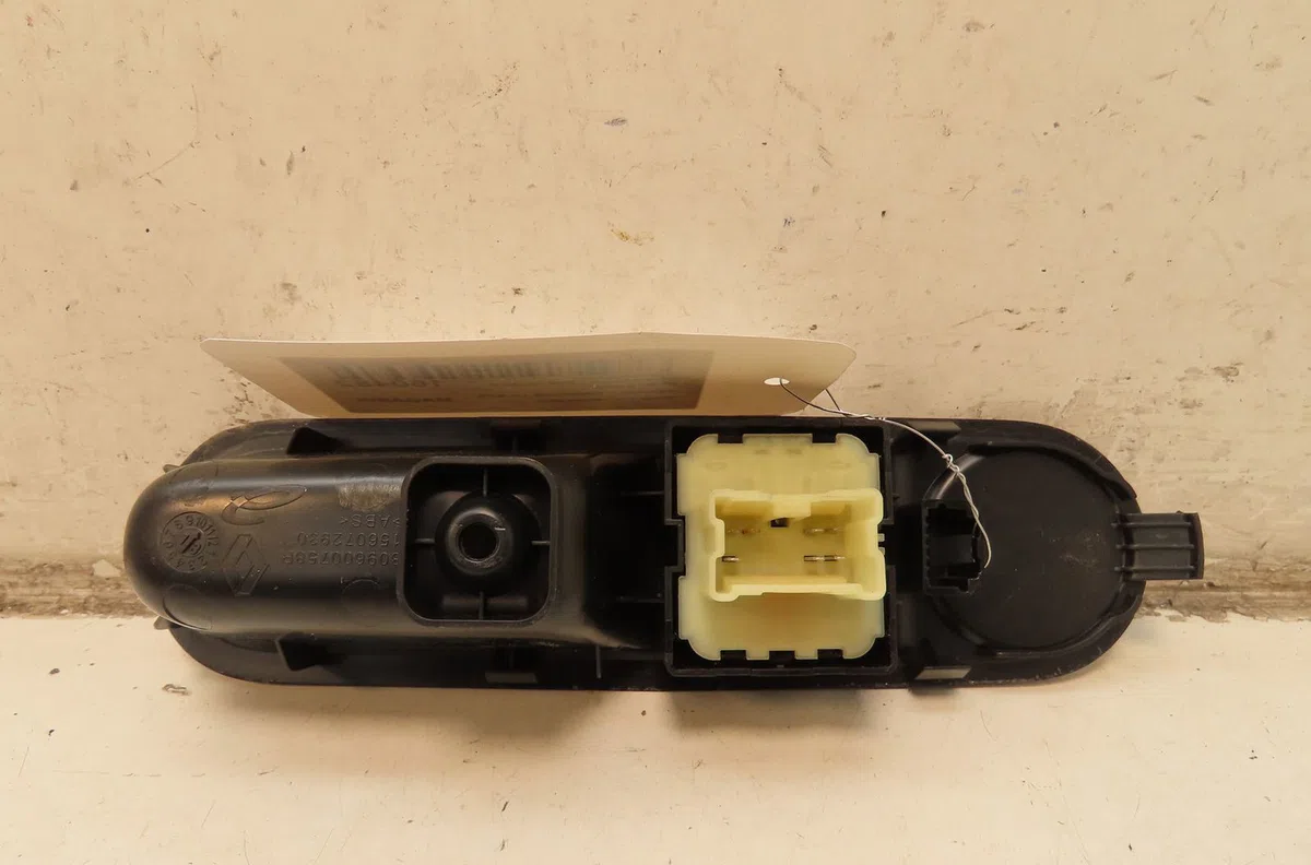 Commande lève-glace porte avant gauche Renault TWINGO III (BCM_, BCA_) 1.0 sce 65 (bcmj) (2019) occasion
