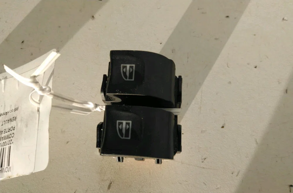 Commande lève-glace porte avant gauche Renault TWINGO III (BCM_, BCA_) 1.0 sce 70 (2014) 5 portes occasion — photo 2
