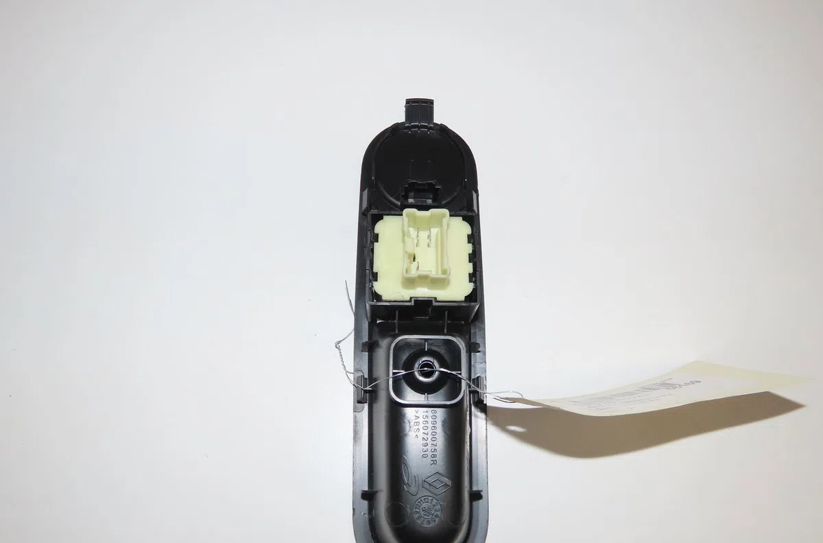 Commande lève-glace porte avant gauche Renault TWINGO III (BCM_, BCA_) 1.0 sce 70 (2014) 5 portes occasion — photo 2