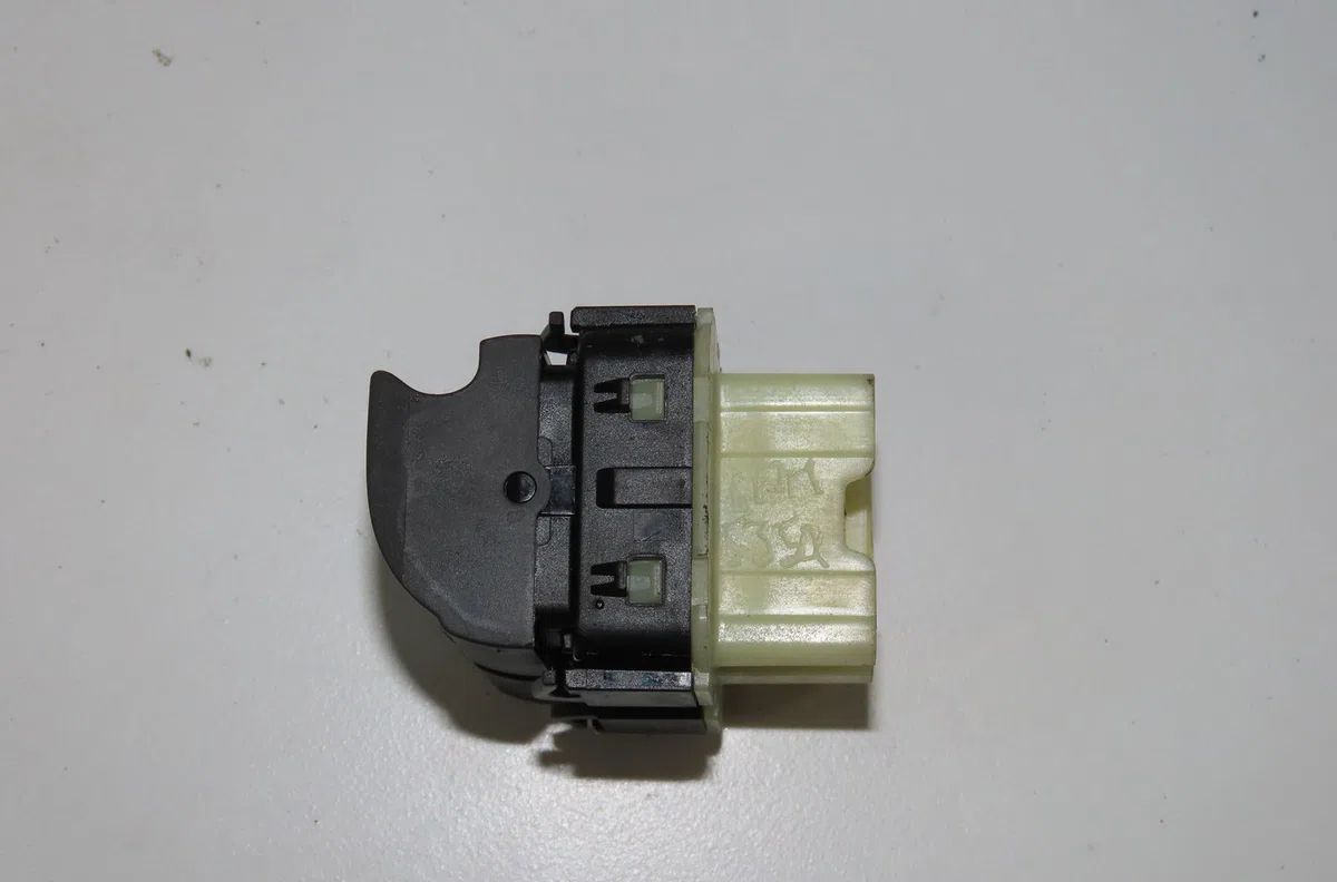 Commande lève-glace porte avant gauche Renault TWINGO III (BCM_, BCA_) 1.0 sce 75 (2019) 5 portes occasion — photo 2