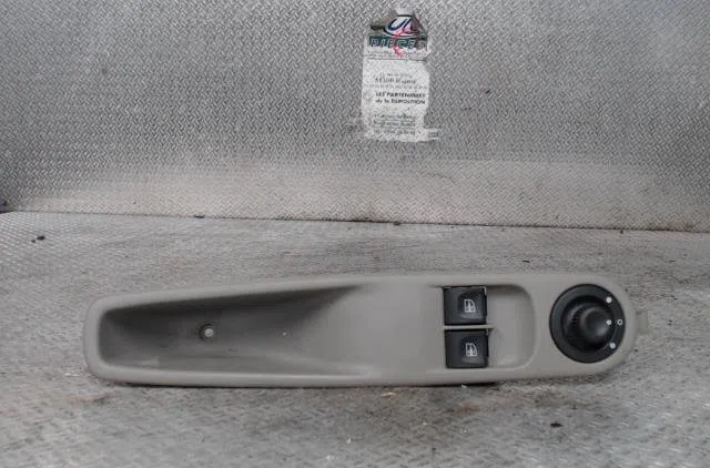 Commande lève-glace porte avant gauche RENAULT ZOE 1  ZOE 1 occasion — photo 2
