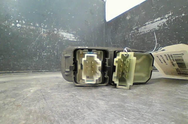 Commande lève-glace porte avant gauche Seat ALHAMBRA (7V8, 7V9) 1.9 tdi (1996-2010) occasion — photo 2