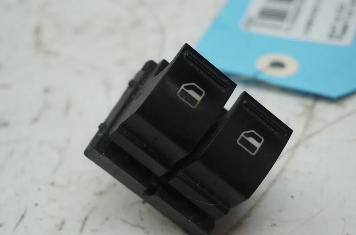 Commande lève-glace porte avant gauche Seat ALTEA (5P1) 1.9 tdi (2004) 5 portes occasion — photo 4