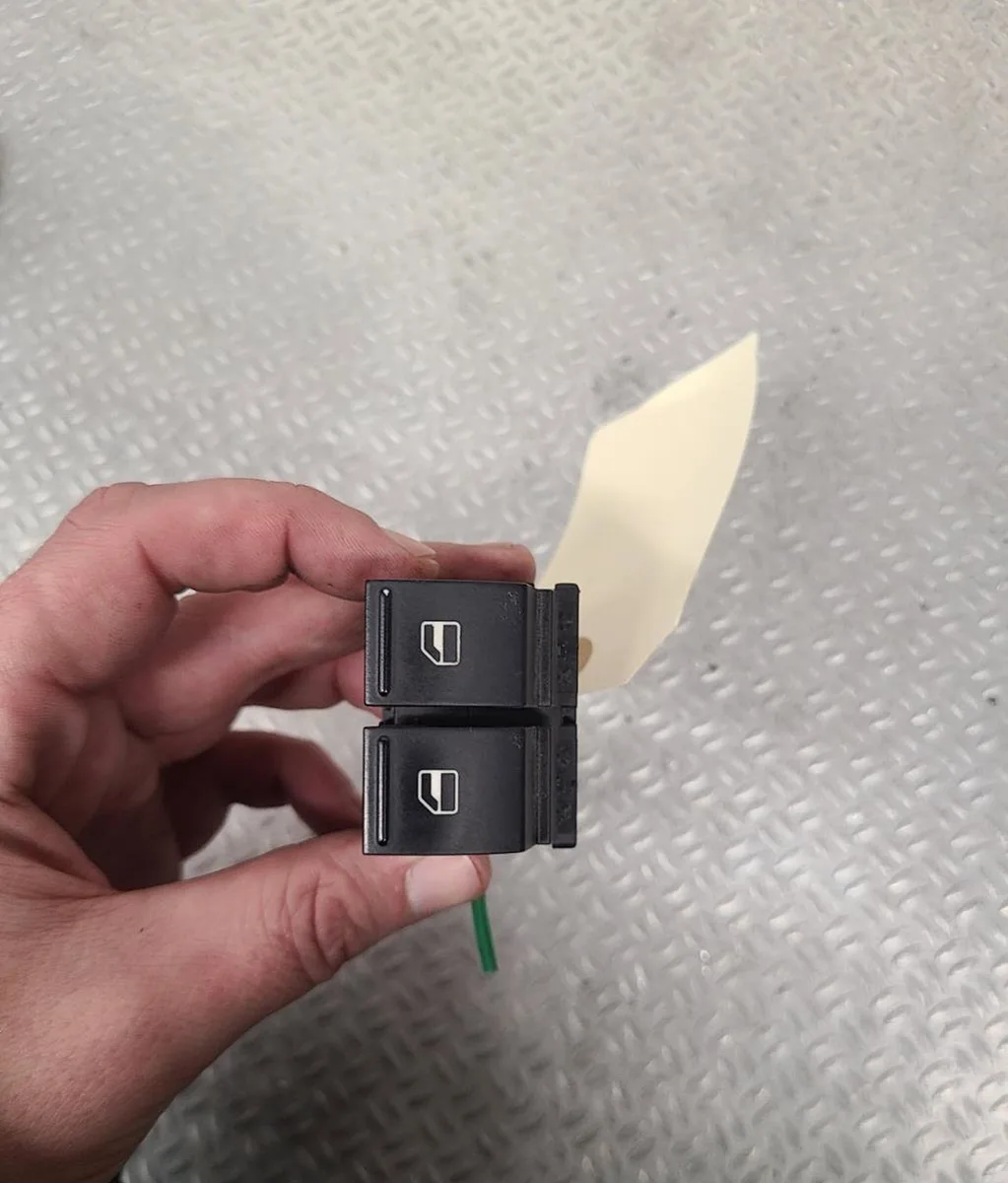 Commande lève-glace porte avant gauche SEAT IBIZA 4 IBIZA 4 PHASE 2 occasion