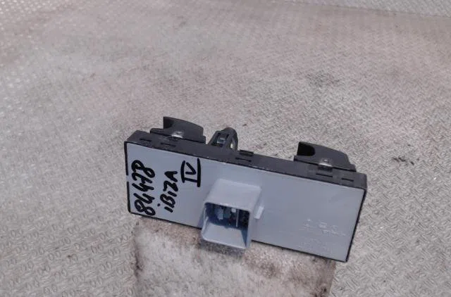 Commande lève-glace porte avant gauche SEAT IBIZA 4  IBIZA 4 ST PHASE 1 BREAK occasion — photo 2