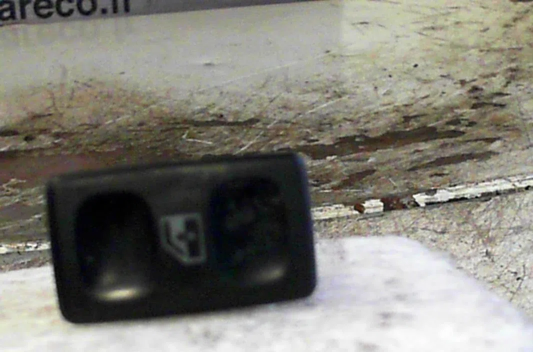 Commande lève-glace porte avant gauche Seat IBIZA II (6K1) 1.9 sdi (1996-1999) occasion — photo 2