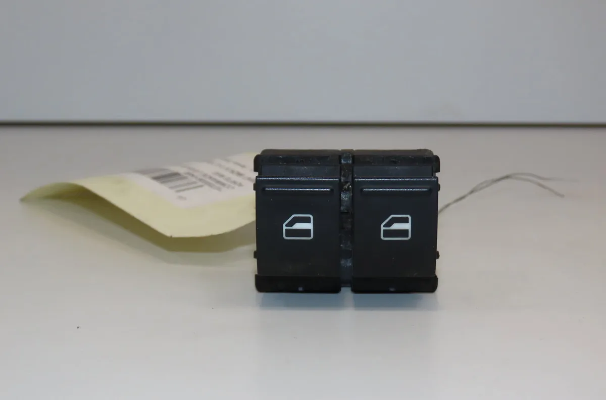 Commande lève-glace porte avant gauche Seat IBIZA IV (6J5, 6P1) 1.4 tdi (2008-2010) 5 portes occasion