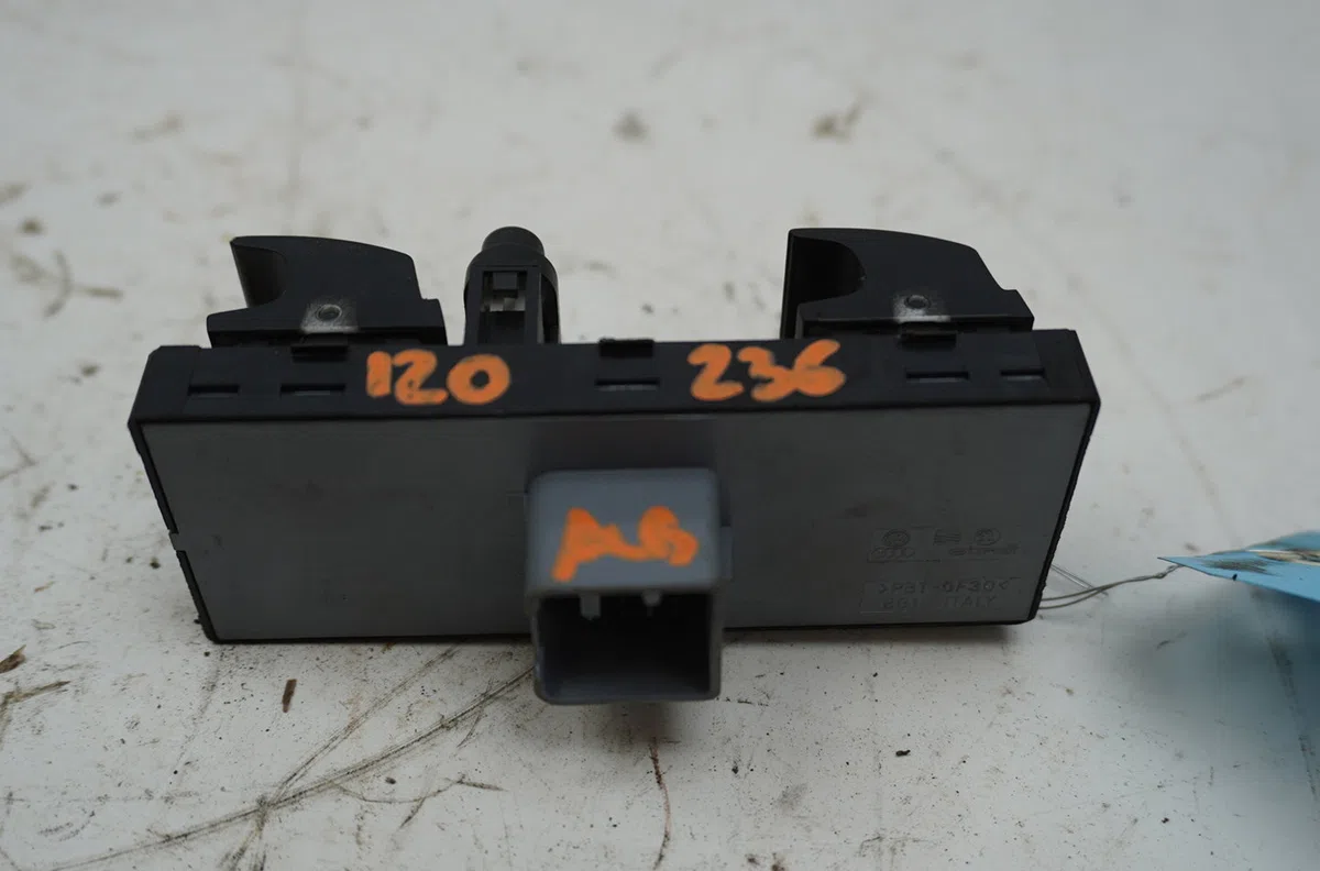 Commande lève-glace porte avant gauche Seat IBIZA IV (6J5, 6P1) 1.6 tdi (2009-2015) occasion