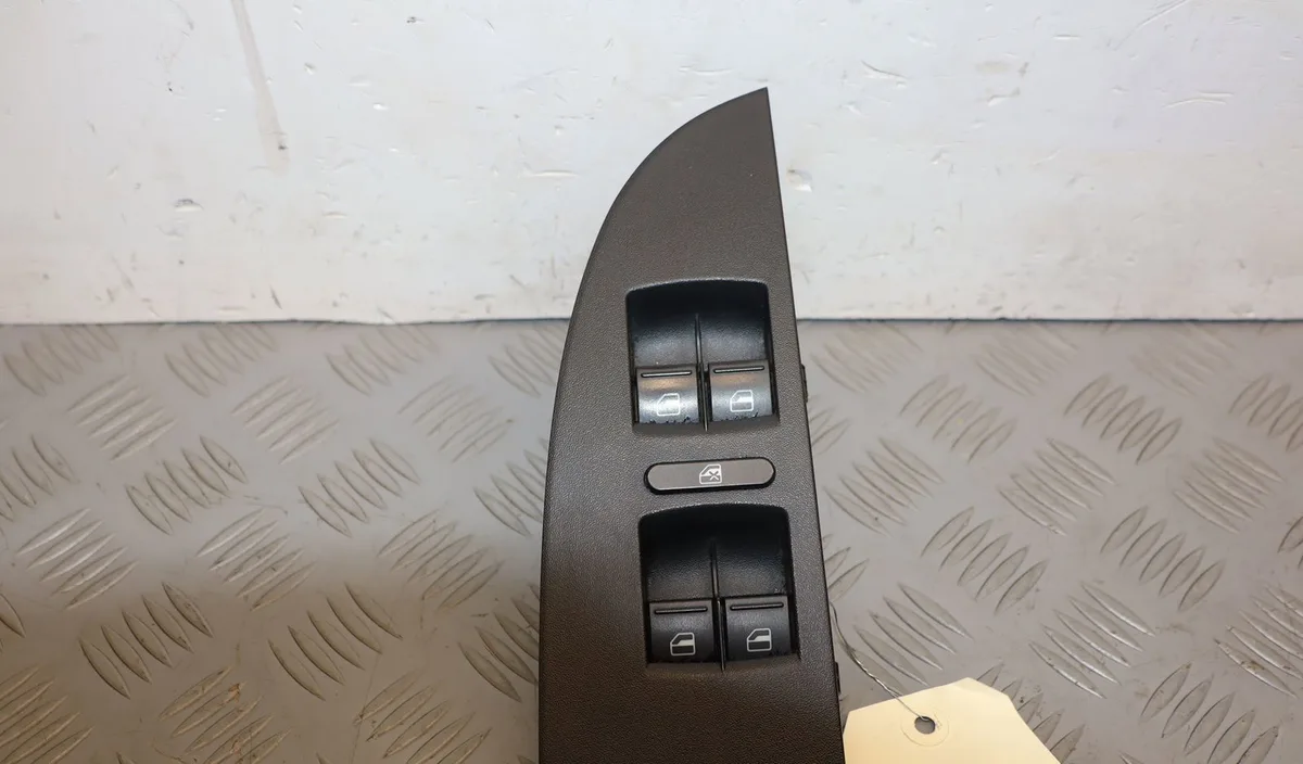Commande lève-glace porte avant gauche Seat LEON (1P1) 1.6 tdi (2010-2012) occasion
