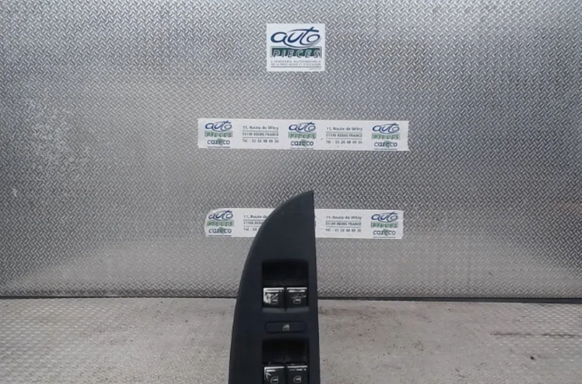 Commande lève-glace porte avant gauche Seat LEON (1P1) 1.9 tdi (2005-2010) 5 portes occasion — photo 2