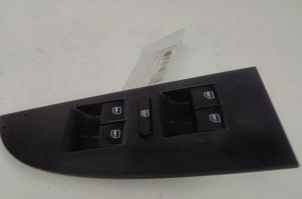 Commande lève-glace porte avant gauche SEAT LEON 2.0 16V TDI CR FAP 2011 occasion — photo 3