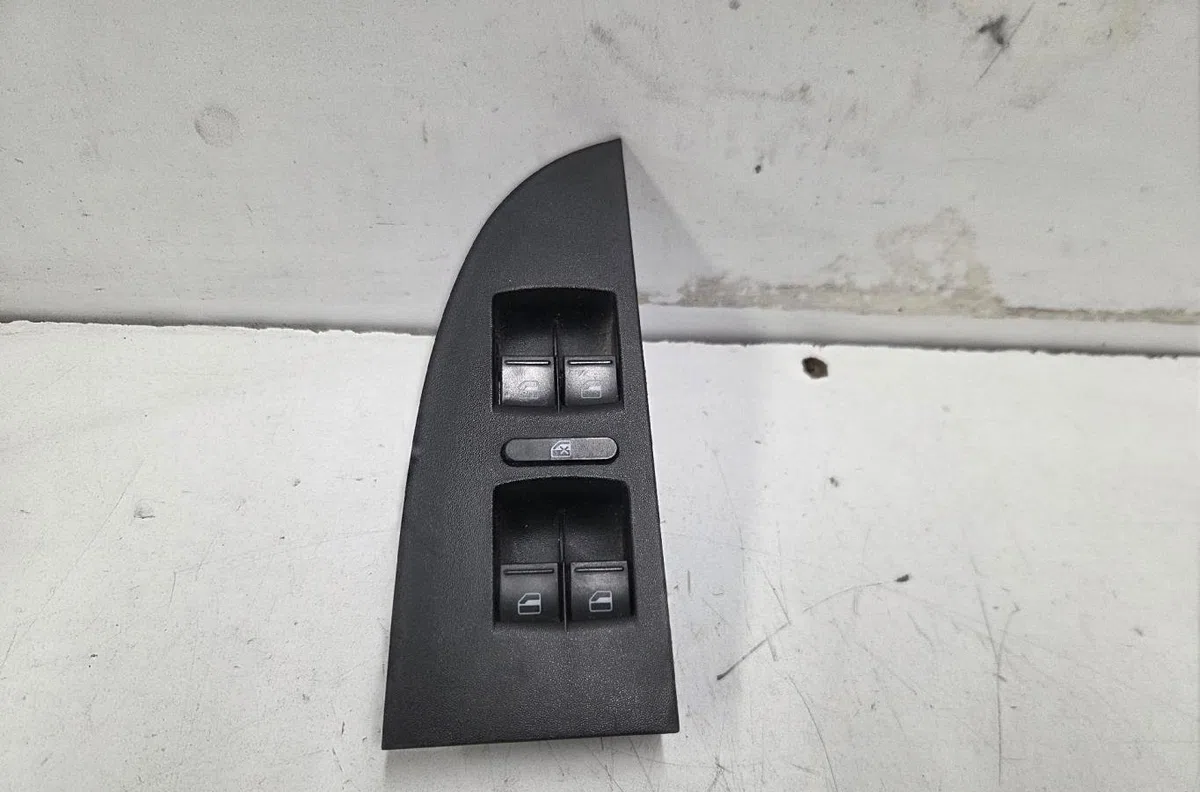 Commande lève-glace porte avant gauche SEAT LEON 2 PHASE 2 occasion
