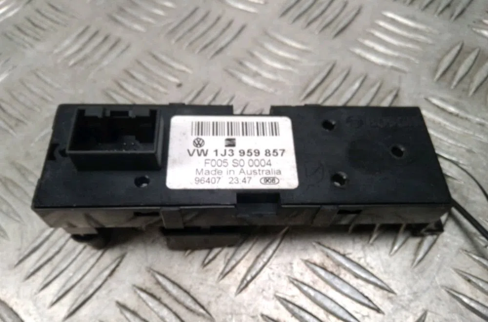 Commande lève-glace porte avant gauche Seat TOLEDO II (1M2) 1.9 tdi (1999-2004) occasion — photo 2