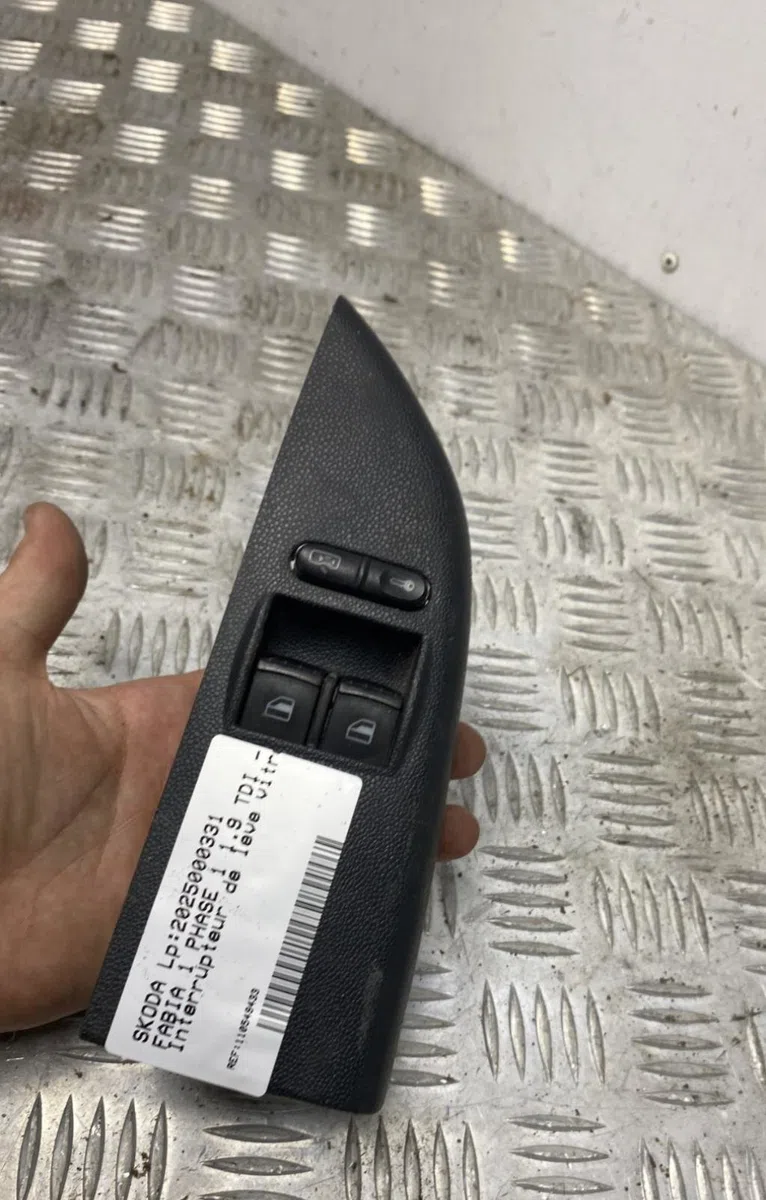 Commande lève-glace porte avant gauche SKODA FABIA 1 PHASE 1 occasion — photo 4