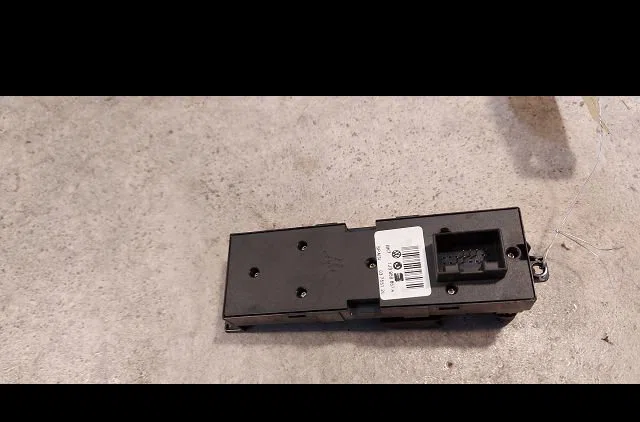 Commande lève-glace porte avant gauche Skoda FABIA I (6Y2) 1.4 (1999-2003) occasion