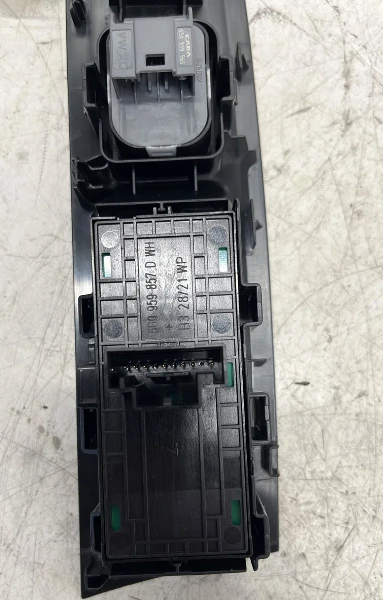 Commande lève-glace porte avant gauche Skoda FABIA IV (PJ3) 1.0 tsi (2021) occasion — photo 2