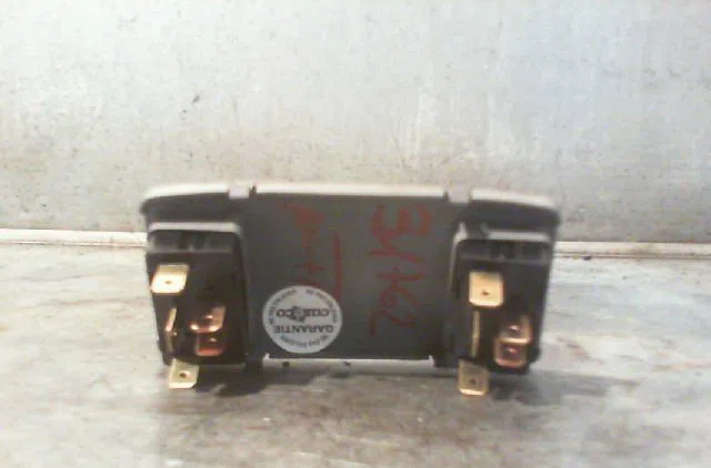 Commande lève-glace porte avant gauche SKODA FELICIA Phase 1 01-1995--11-2000 occasion — photo 2