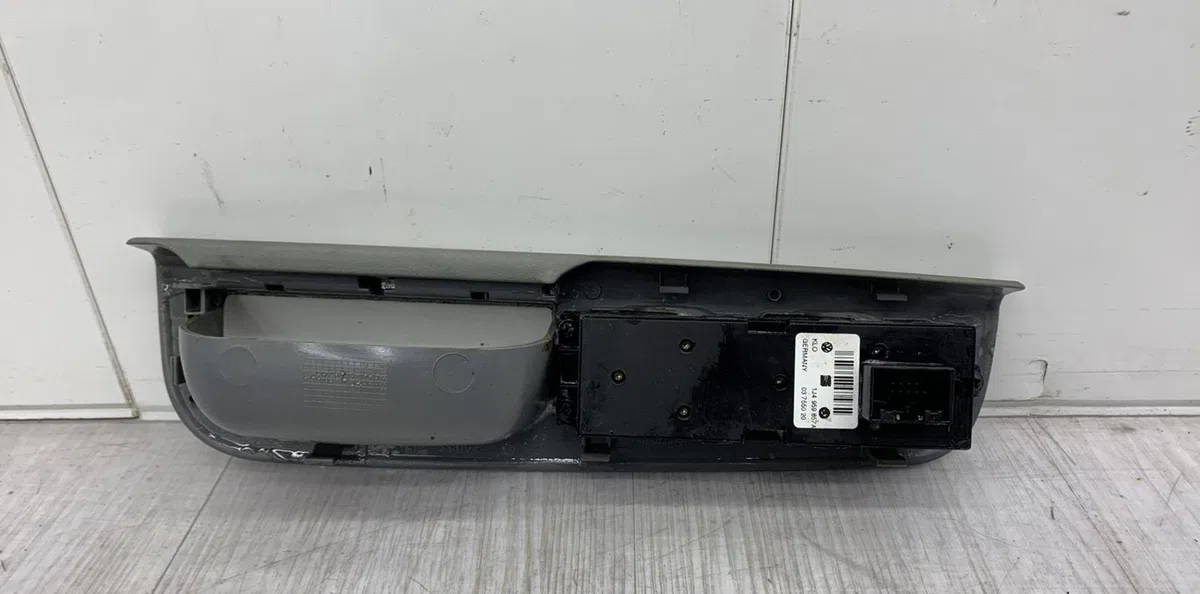 Commande lève-glace porte avant gauche SKODA OCTAVIA 1 PHASE 1 occasion