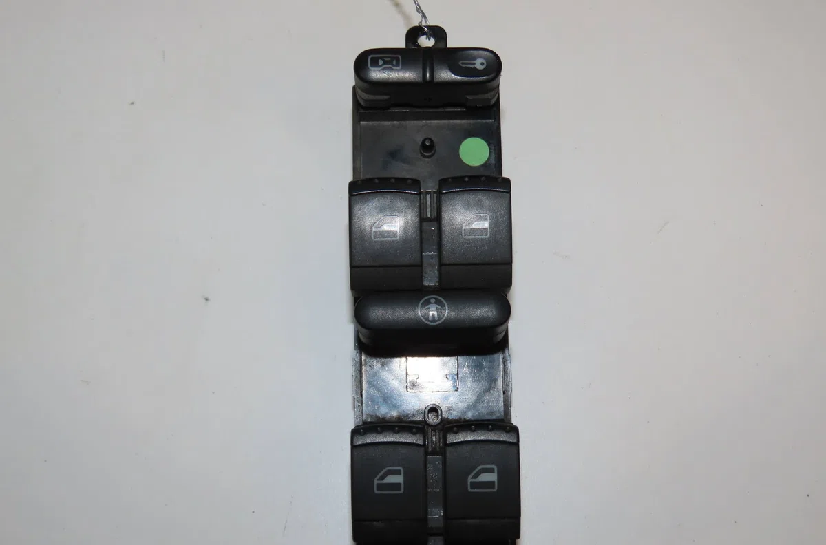 Commande lève-glace porte avant gauche Skoda OCTAVIA I Combi (1U5) 1.9 tdi (1998-2010) occasion