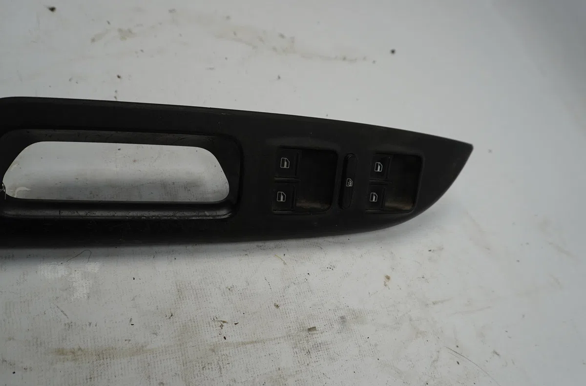 Commande lève-glace porte avant gauche Skoda OCTAVIA II Combi (1Z5) 1.9 tdi 4x4 (2004-2010) occasion — photo 2