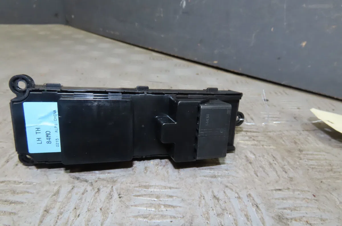 Commande lève-glace porte avant gauche SUZUKI CELERIO occasion