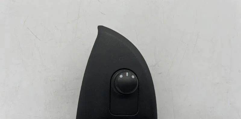 Commande lève-glace porte avant gauche SUZUKI GRAND VITARA 2 PHASE 1 occasion — photo 3