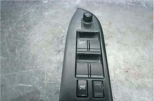 Commande lève-glace porte avant gauche Suzuki GRAND VITARA II (JT, TE, TD) 1.9 ddis traction intégrale (jt419, td44, jb419wd,... occasion