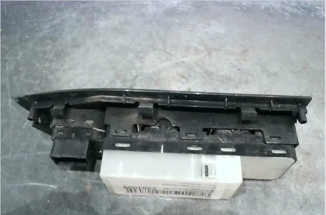 Commande lève-glace porte avant gauche Suzuki GRAND VITARA II (JT, TE, TD) 1.9 ddis traction intégrale (jt419, td44, jb419wd,... occasion — photo 2