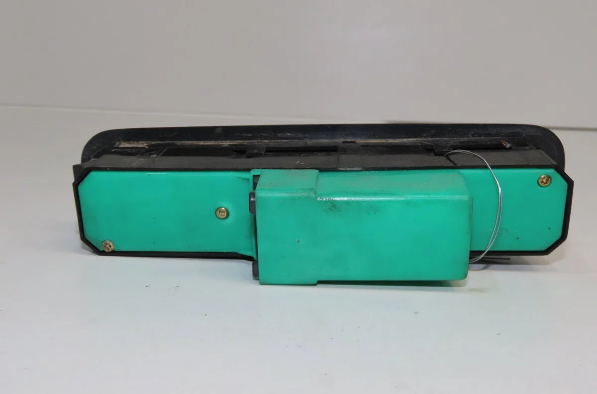 Commande lève-glace porte avant gauche Suzuki JIMNY Véhicule tout terrain fermé (SN) 1.5 ddis 4wd (sn415d) (2003) occasion — photo 2