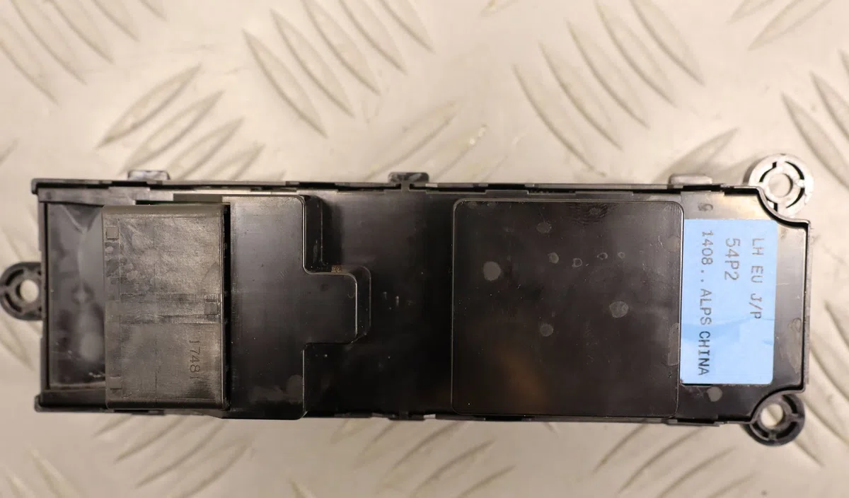 Commande lève-glace porte avant gauche Suzuki VITARA (LY) 1.4 t allgrip (apk 414) (2015) occasion — photo 2