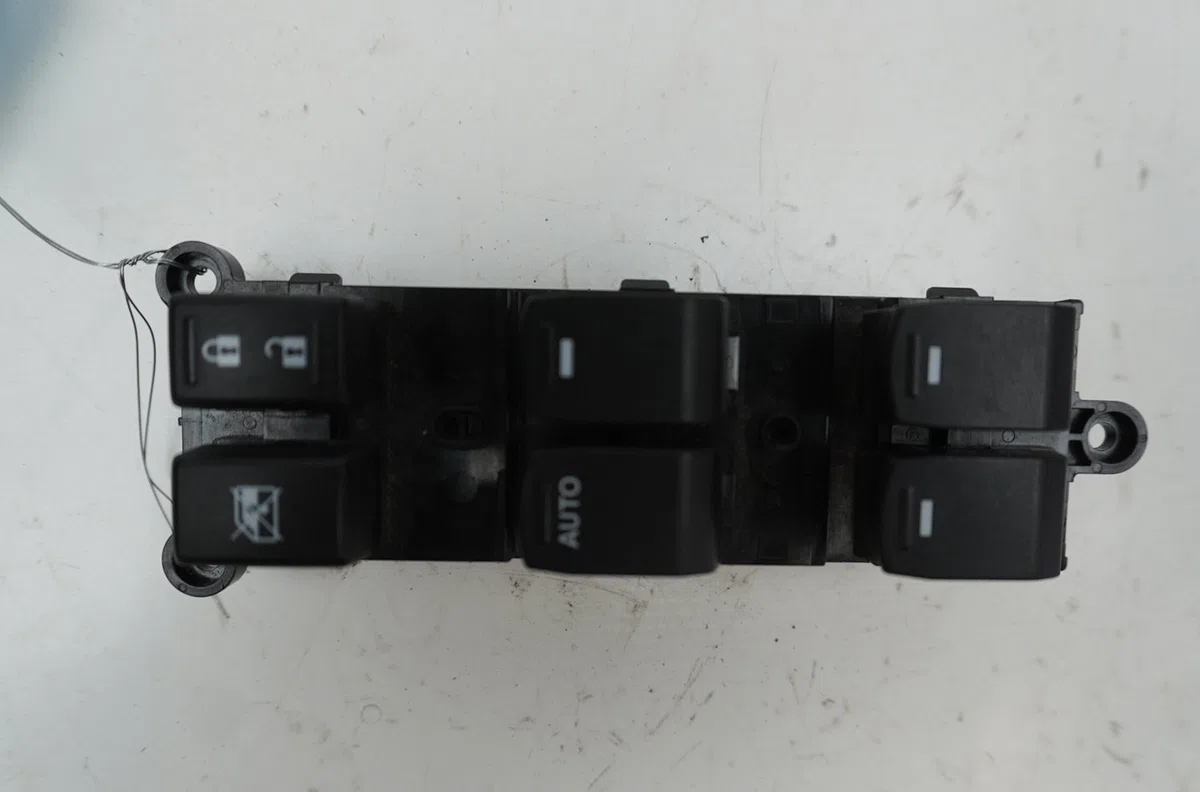Commande lève-glace porte avant gauche Suzuki VITARA (LY) 1.6 allgrip (apk 416) (2015) occasion — photo 2