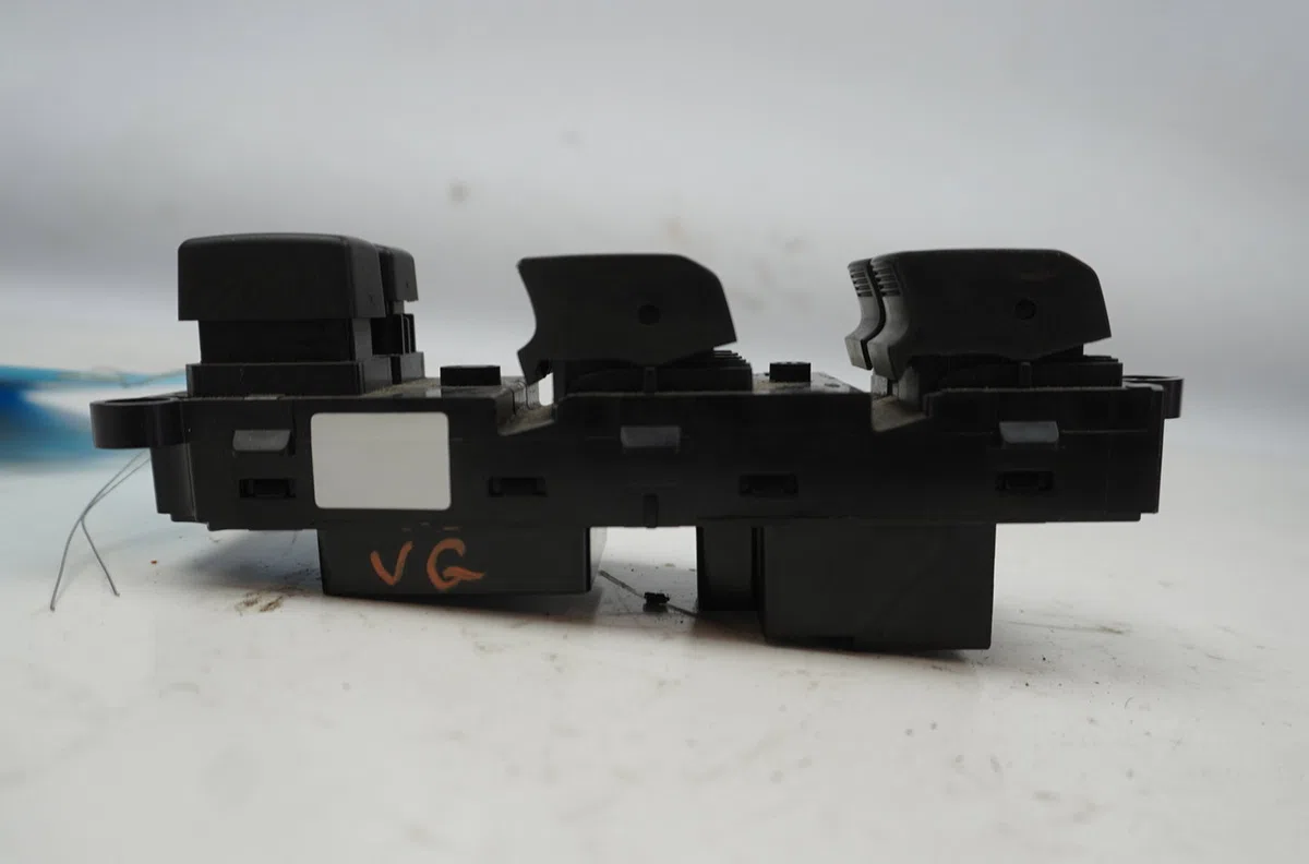 Commande lève-glace porte avant gauche Suzuki VITARA (LY) 1.6 allgrip (apk 416) (2015) occasion — photo 3