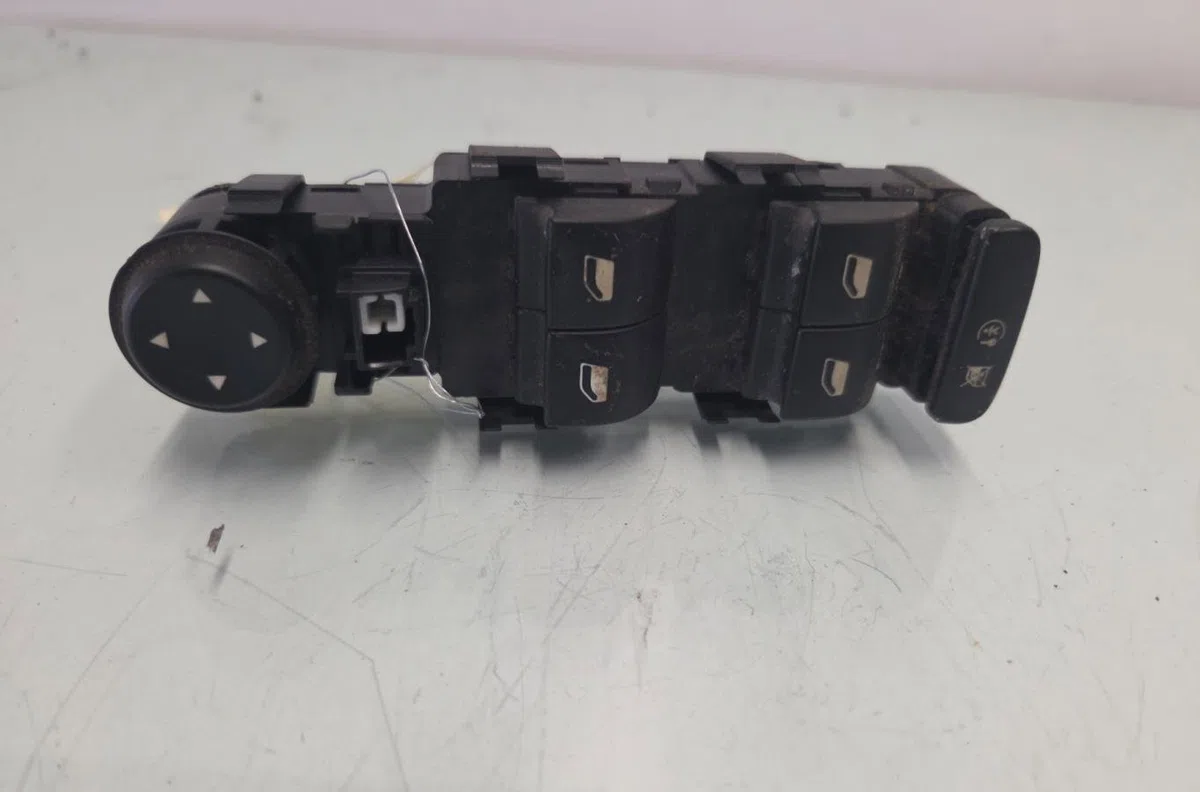 Commande lève-glace porte avant gauche SUZUKI WAGON-R PHASE 2 occasion — photo 3