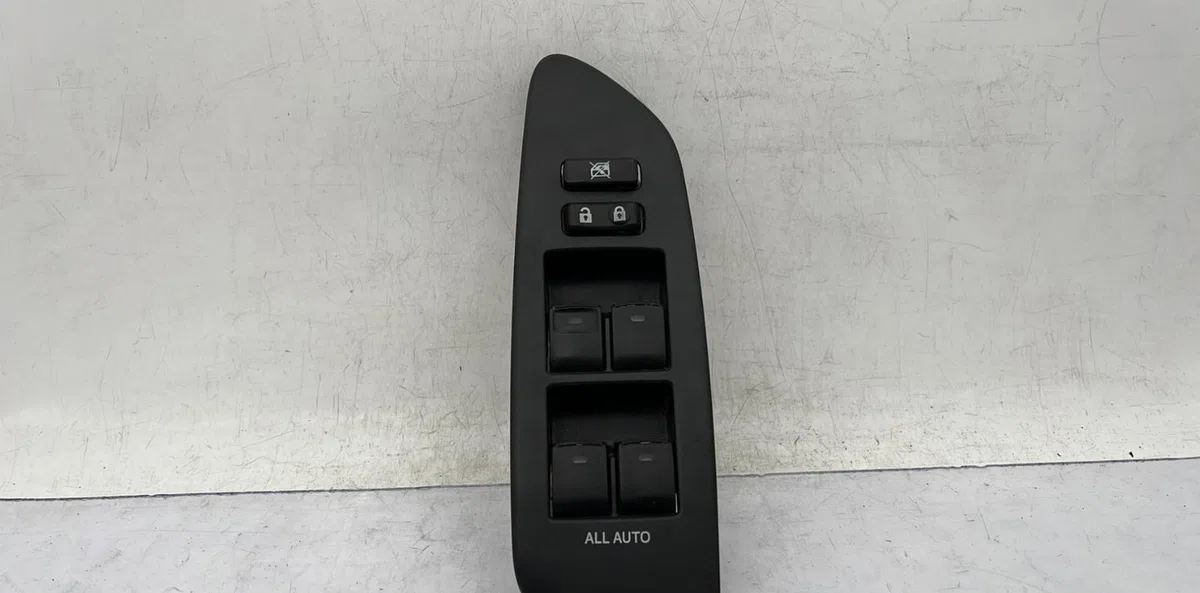 Commande lève-glace porte avant gauche TOYOTA AURIS 1 PHASE 2 occasion — photo 2