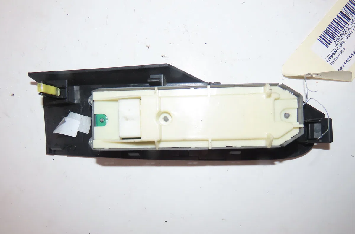 Commande lève-glace porte avant gauche Toyota AURIS Break (_E18_) 1.8 hybrid (zwe186_) (2013-2018) occasion — photo 2