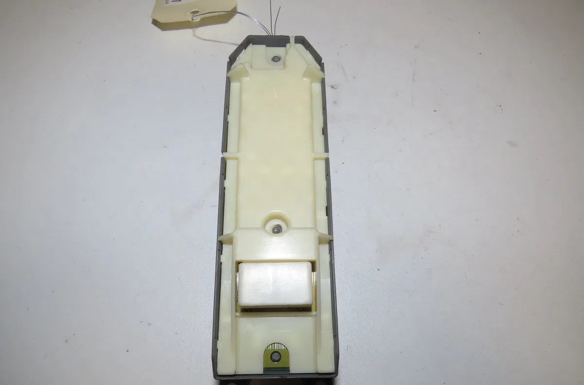 Commande lève-glace porte avant gauche Toyota AURIS (_E15_) 2.0 d-4d (ade150_) (2006-2012) occasion — photo 2