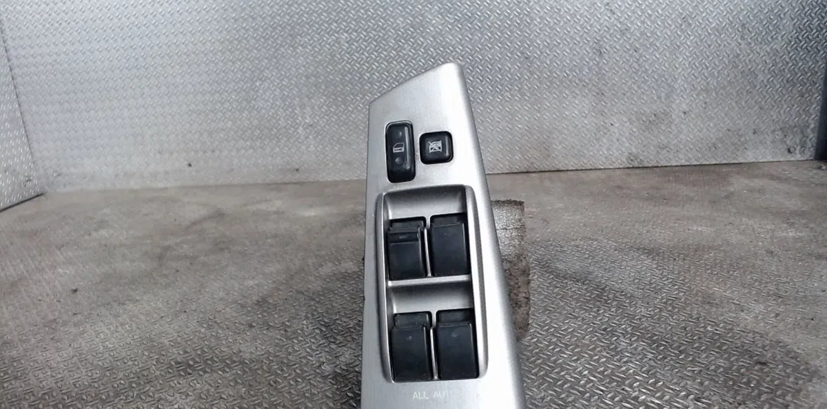 Commande lève-glace porte avant gauche TOYOTA COROLLA 10  0 occasion — photo 2