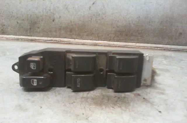 Commande lève-glace porte avant gauche TOYOTA COROLLA 2000 occasion — photo 4